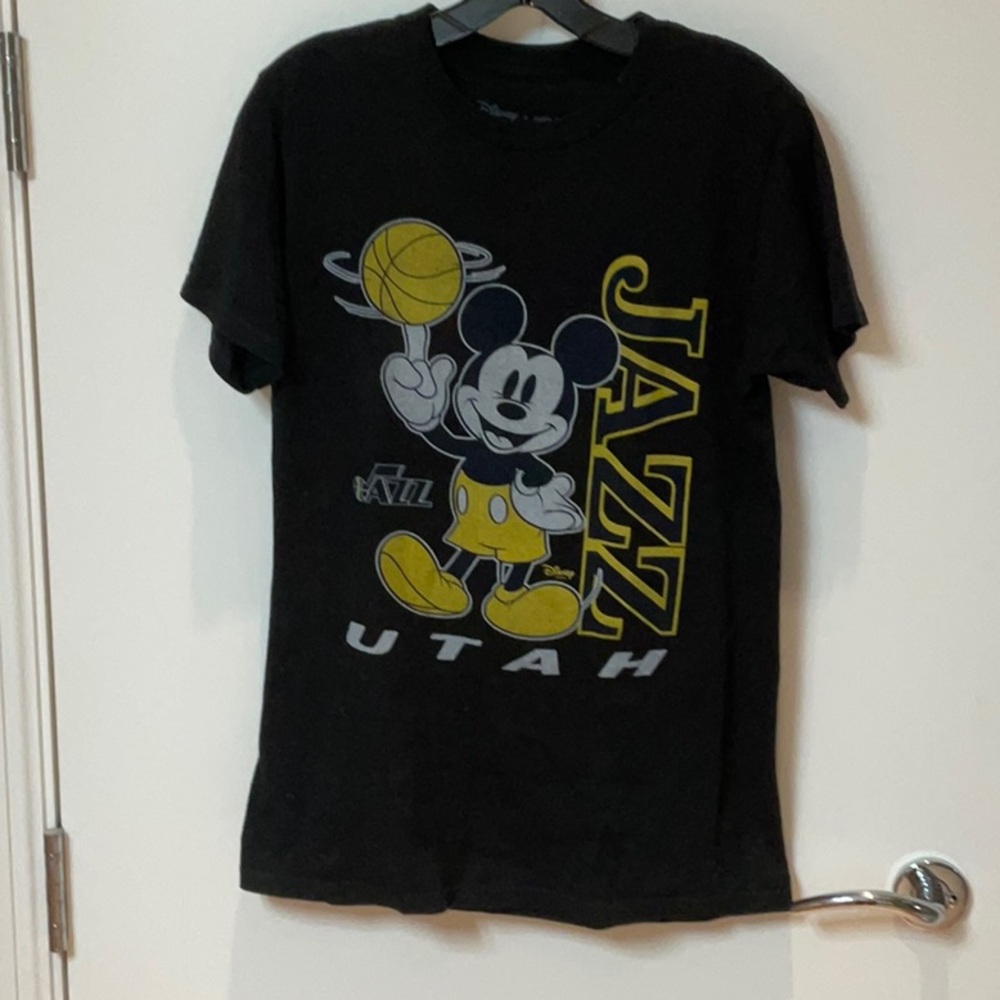 Disney Utah Jazz NBA black and yellow tshirt size small